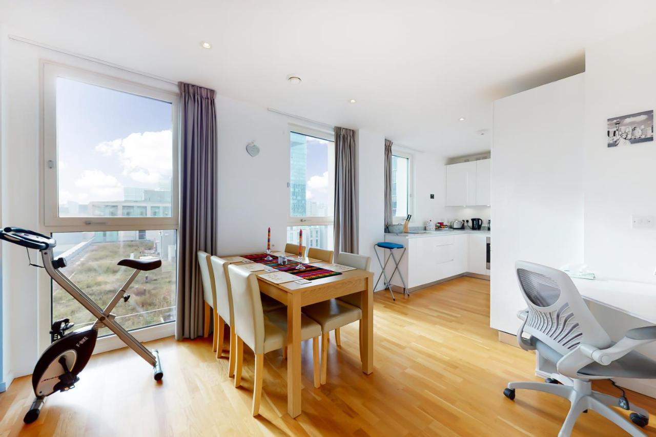 Lovely 2 Bedroom Flat With Balcony In Stratford Лондон Экстерьер фото