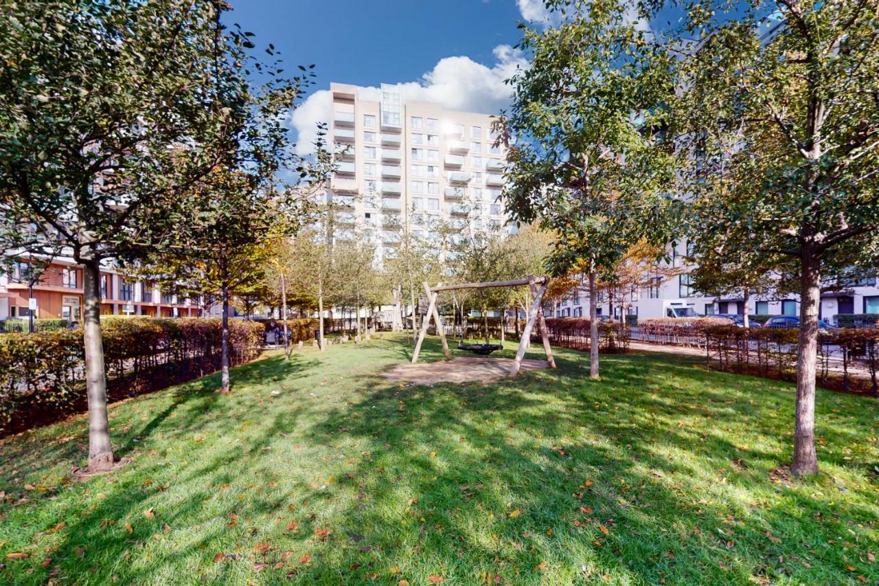 Lovely 2 Bedroom Flat With Balcony In Stratford Лондон Экстерьер фото