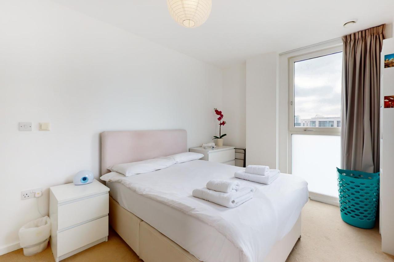 Lovely 2 Bedroom Flat With Balcony In Stratford Лондон Экстерьер фото
