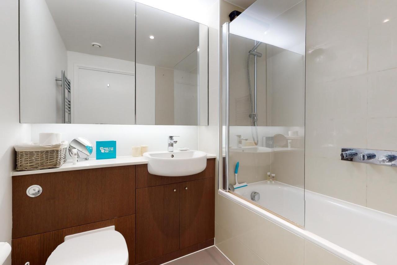 Lovely 2 Bedroom Flat With Balcony In Stratford Лондон Экстерьер фото
