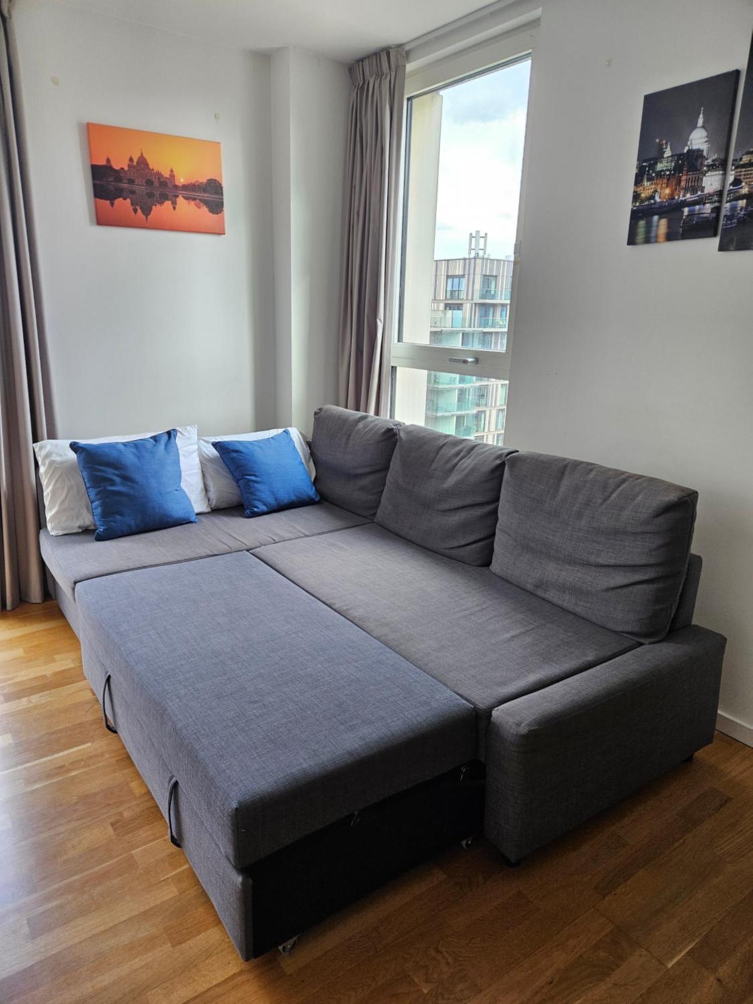 Lovely 2 Bedroom Flat With Balcony In Stratford Лондон Экстерьер фото
